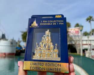 48888 - Walt Disney World 50th Anniversary - Cinderella's Castle #2: Jeweled Hinged alternate image