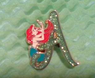 What&#039;s My Name Badge Mystery Set - The Little Mermaid - Cast Exclusive - Scuttle - MLT