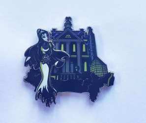 38894 - Haunted Mansion - Green Haunted Mansion Facade - Constance Hatchaway alternate image