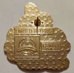 33707 - D23 Expo 2009 - Sorcerer Mickey alternate image