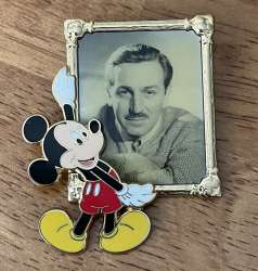 10665 - Walt Disney - Mickey - Holding Picture Frame alternate image