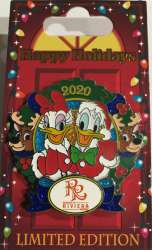 37766 - Resort Holiday Collection 2020: Glitter Wreaths - Riviera Resort - Donald & Daisy Wreath - Walt Disney World alternate image