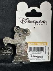 'Characters in Tower of Terror - Bellhop Minnie with out of order sign - DLP'