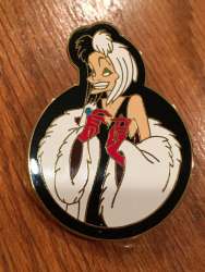 58177 - Cruella De Vil - Cruella De Vil fur coat Portrait - Walt Disney World alternate image