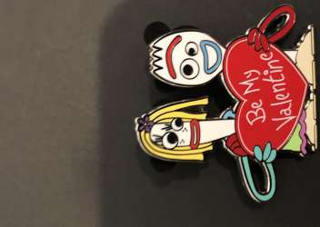 39662 - Pixar Pal's Valentine's Day Mystery Collection - Forky and Karen Beverly alternate image