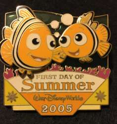 'Disney Parks Seasons - Summer - 2005 - Marlin and Nemo Stained Glass - WDW'