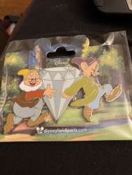 Snow White and the Seven Dwarfs - Happy and Dopey holding a big diamond - DLP