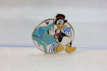 26672 - 2019 Hidden Mickey - Musicians - Donald Duck - Disneyland Resort alternate image