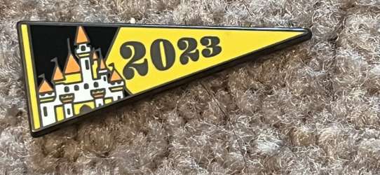 57634 - Mickey and Friends 2023 Pennant Mystery Collection - Castle alternate image