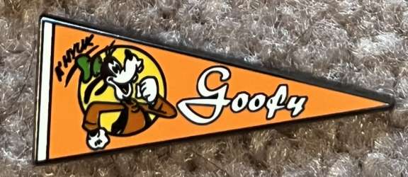 57631 - Mickey and Friends 2023 Pennant Mystery Collection - Goofy (A'hyuk) alternate image