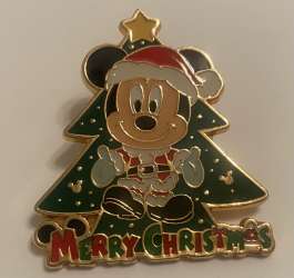 Tokyo DisneySea Abu&#039;s Bazaar Game Prizes - Santa Mickey in Front of a Green Tree - TDR