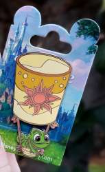 Tangled - Pascal in lantern - DLP