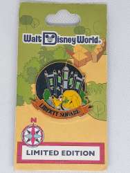 60249 - Walt Disney World 40th Anniversary - A Guide to the Magic Kingdom - Liberty Square Pluto - Walt Disney World alternate image