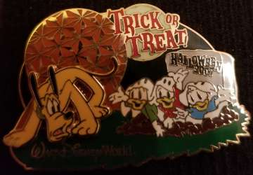 42176 - Halloween 2007 Trick or Treat - Trick or Treat - Pluto and Nephews - Walt Disney World alternate image