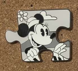 61571 - Character Connection Mystery Collection - Mickey and Friends Musical Notes - Minnie alternate image