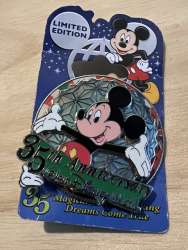 61596 - White Glove - Walt Disney World 35th Anniversary - Epcot - Mickey Spinner - Walt Disney World alternate image