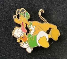 43205 - Kiss Me, I'm Irish - Donald Duck & Pluto - Disney Store US alternate image