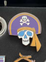 62748 - Walt Disney World 50th Anniversary - Magic Kingdom Collection Boxed Set - Pirates of the Caribbean Skull ONLY - Walt Disney World alternate image