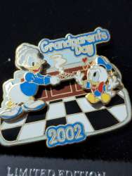 62868 - Grandparents day - Grandmother Duck and Donald Duck - Walt Disney World alternate image