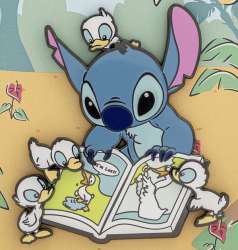 Loungefly - Collector Box - Stitch - Stitch reading to ducklings - LFLY
