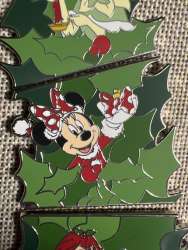 76070 - 24-Day Holiday Countdown Calendar Mystery Pin Set 2022 - Minnie Mouse Christmas wreath puzzle alternate image