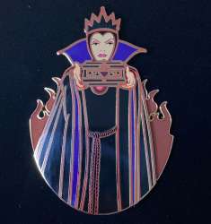 Click to view the Evil Queen holding wooden box details