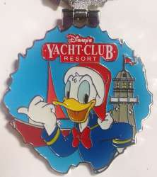 47032 - Resort Holiday Collection 2016: Jeweled Wreaths - Yacht Club - Donald Duck - Walt Disney World alternate image