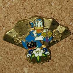 Click to view the Donald Duck Gold Japanese Fan details