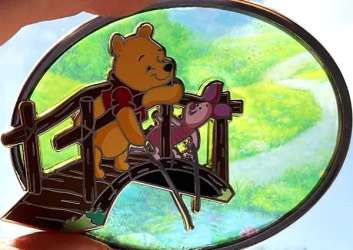 67050 - Artland - Pin on Glass Series - POOH STICKS - Winnie the Pooh and piglet - Artland / ACME alternate image