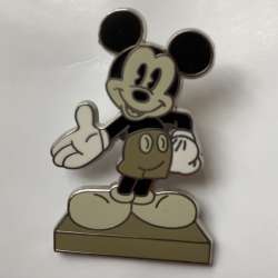 50676 - InspEARations Statue Cast Exclusive Mystery Collection - Black & White Mickey With his Right Hand Out - Walt Disney World alternate image