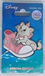 67633 - Pink A La Mode (PALM) Exclusives - Marie playing with sneaker - Disney Licensed alternate image