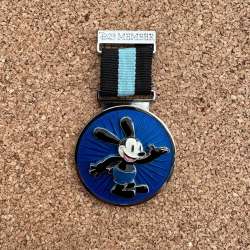 32938 - D23 Membership Exclusive - Oswald the Lucky Rabbit Medal - Disney Fan Club alternate image