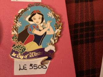 2290 - Disney Parks Seasons - Winter - Snow White 1st day of Winter 2002 - Walt Disney World alternate image