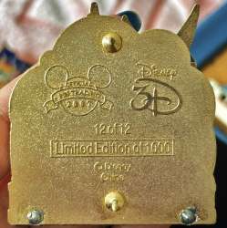 70986 - Pin of the Month - 3D Attraction Diorama Series - Cinderella's Castle - Walt Disney World alternate image