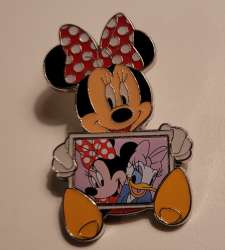 85452 - Photo Frame - Minnie Sitting Holding Picture of Minnie and Daisy - Hong Kong Disneyland alternate image