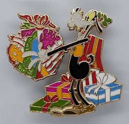 69382 - Christmas 2023 - Goofy with Presents alternate image