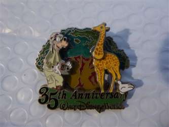 69943 - White Glove - Walt Disney World 35th Anniversary - Animal Kingdom - Goofy with Giraffe - Walt Disney World alternate image