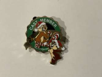 70215 - Cast Exclusive Parks Series - Chip & Dale Wearing Santa Hats - Disneyland Resort Paris alternate image