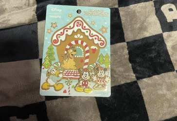 70430 - Disney Mickey and Minnie Ice Skating Holiday Pin Set - Loungefly alternate image