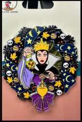 56212 - Halloween Wreaths - Evil Queen - Disney Employee Center alternate image