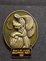 72841 - Mickey's Not So Scary Halloween Party (MNSSHP) 2010 - Musketeer Pluto - Walt Disney World alternate image