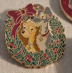 Click to view the Lady and Tramp Wreath details