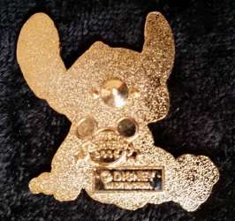 6315 - Stitch Deluxe 8-pin Lanyard Set - Stitch Sitting alternate image