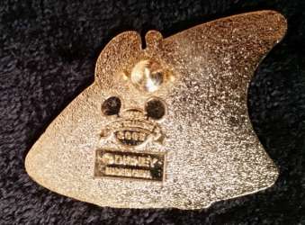 6316 - Stitch Deluxe 8-pin Lanyard Set - Alien Stitch Standing in Space Suit alternate image