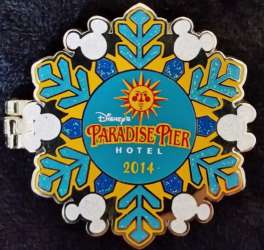 20963 - Resort Holiday Collection 2014: Hinged Snowflakes - Paradise Pier Hotel - Donald Duck Wreath - Disneyland Resort alternate image