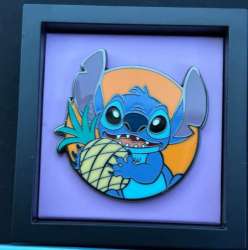 75876 - Lilo & Stitch Mystery Box Series 1 - Stitch Holding Pineapple (Y101) - FiGPiN alternate image