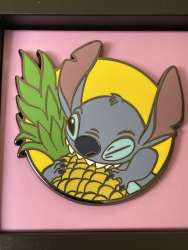 Lilo &amp; Stitch Mystery Box Series 1 - Stitch biting pineapple - FGP