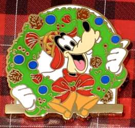 Goofy with Wreath