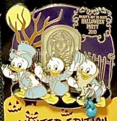 77673 - Mickey's Not So Scary Halloween Party (MNSSHP) 2010 - Huey, Dewey and Louie as Hitchhiking Ghosts - Walt Disney World alternate image