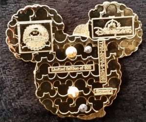 21395 - Christmas 2014 - Mickey Icon Holiday - Minnie - Hong Kong Disneyland alternate image